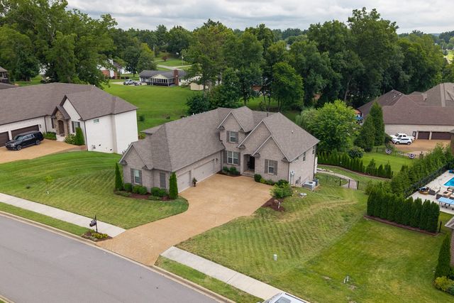 1110 Luxborough Dr, Hendersonville, TN 37075