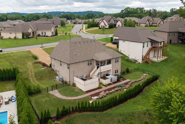 1110 Luxborough Dr, Hendersonville, TN 37075