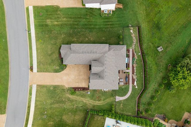 1110 Luxborough Dr, Hendersonville, TN 37075