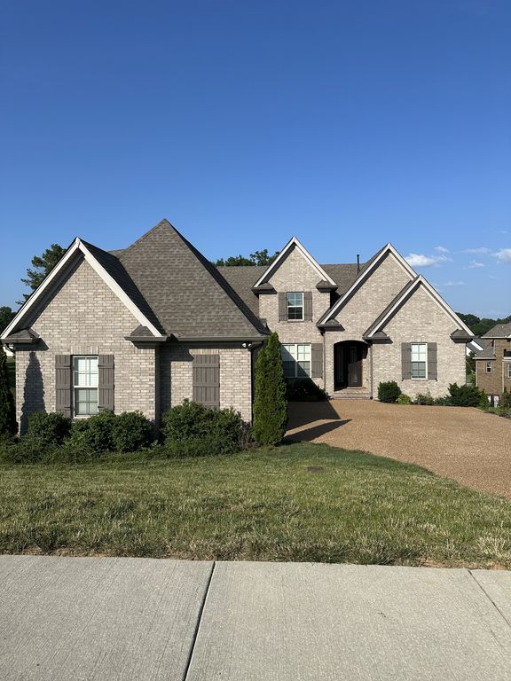 1110 Luxborough Dr, Hendersonville, TN 37075