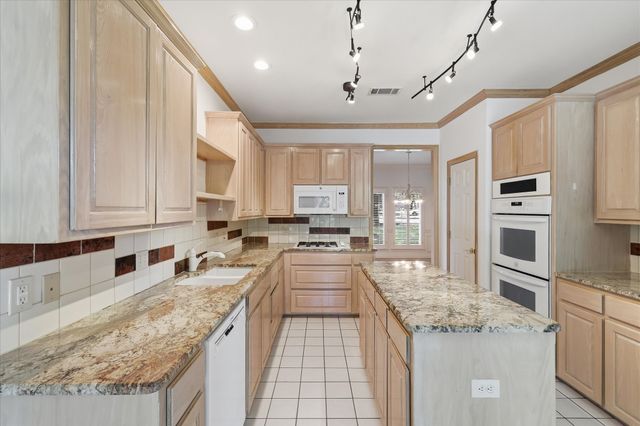 133 E View Court, Double Oak, TX 75077