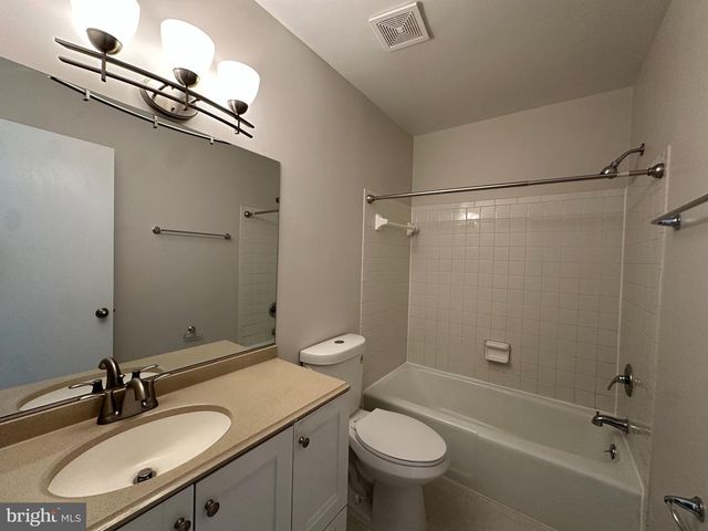 1818 BRYANT ST NE, Washington, DC 20018
