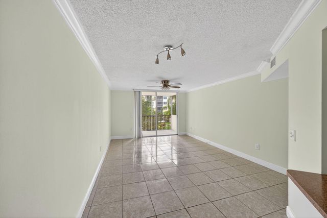 8363 Lake Drive 308, Doral, FL 33166