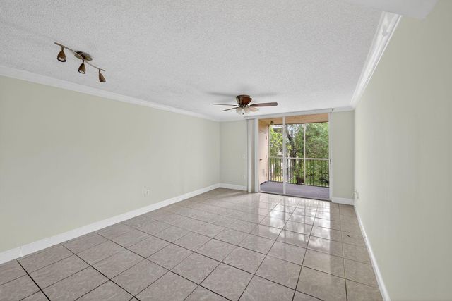 8363 Lake Drive 308, Doral, FL 33166