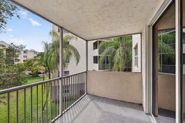 8363 Lake Drive 308, Doral, FL 33166