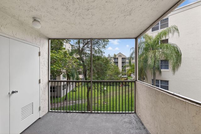 8363 Lake Drive 308, Doral, FL 33166