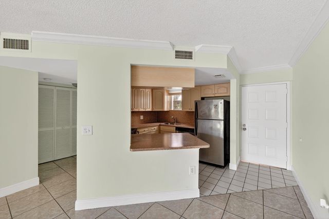 8363 Lake Drive 308, Doral, FL 33166