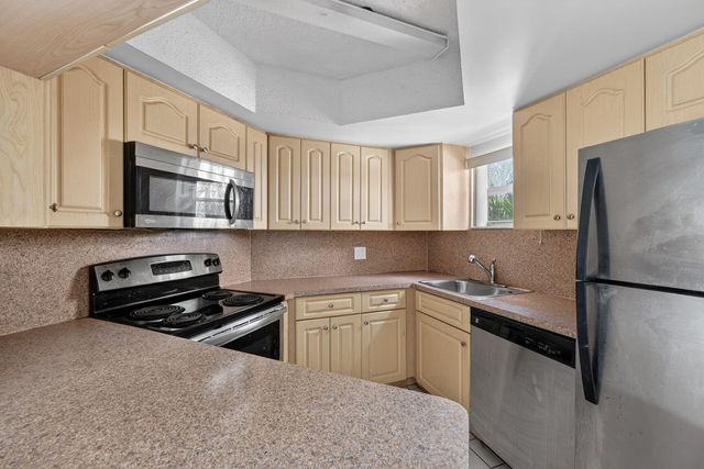 8363 Lake Drive 308, Doral, FL 33166