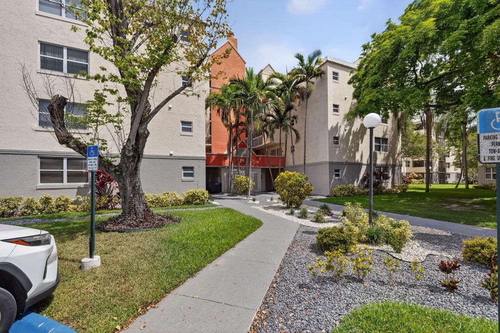 8363 Lake Drive 308, Doral, FL 33166