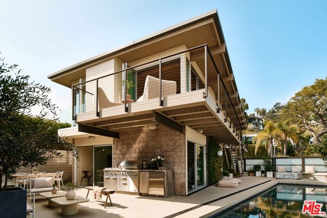 8521 W Hollywood Boulevard, Los Angeles, CA 90069