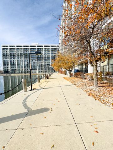 2015 S Finley Road 812, Lombard, IL 60148