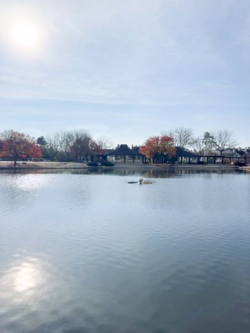 2015 S Finley Road 812, Lombard, IL 60148