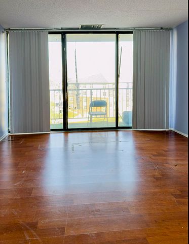 2015 S Finley Road 812, Lombard, IL 60148