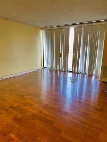 2015 S Finley Road 812, Lombard, IL 60148