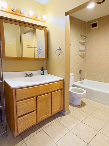 2015 S Finley Road 812, Lombard, IL 60148