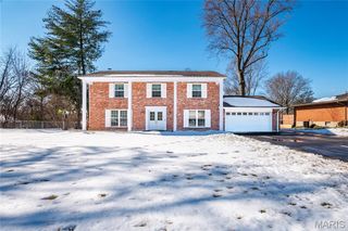 9836 Charwick Drive, St Louis, MO 63128