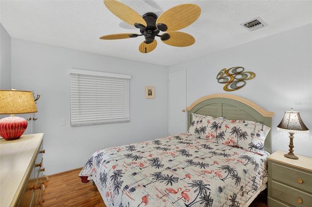 517 LA PLAYA CIRCLE, North Port, FL 34287