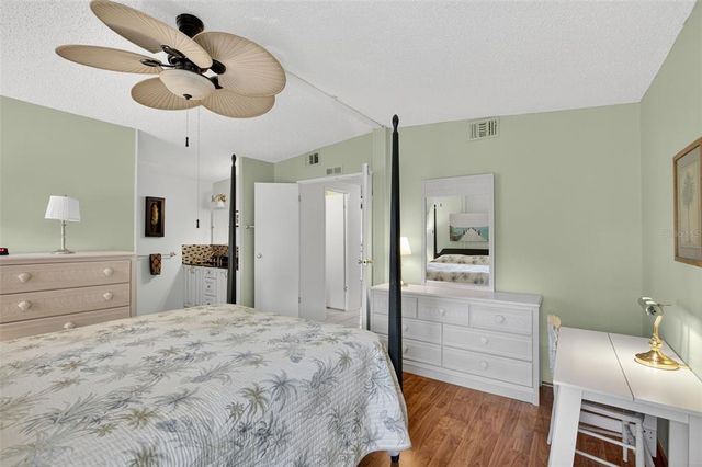 517 LA PLAYA CIRCLE, North Port, FL 34287