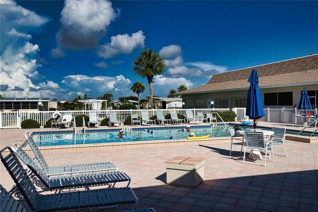517 LA PLAYA CIRCLE, North Port, FL 34287
