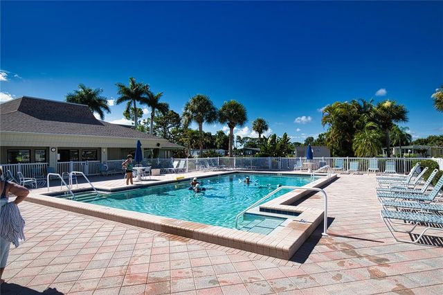 517 LA PLAYA CIRCLE, North Port, FL 34287