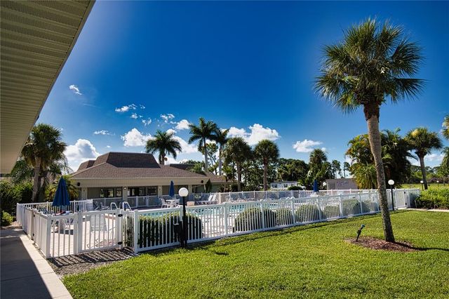 517 LA PLAYA CIRCLE, North Port, FL 34287