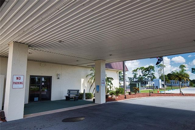 517 LA PLAYA CIRCLE, North Port, FL 34287