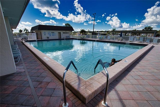517 LA PLAYA CIRCLE, North Port, FL 34287