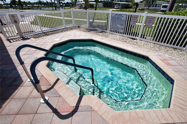 517 LA PLAYA CIRCLE, North Port, FL 34287