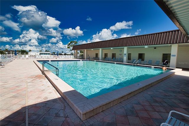517 LA PLAYA CIRCLE, North Port, FL 34287