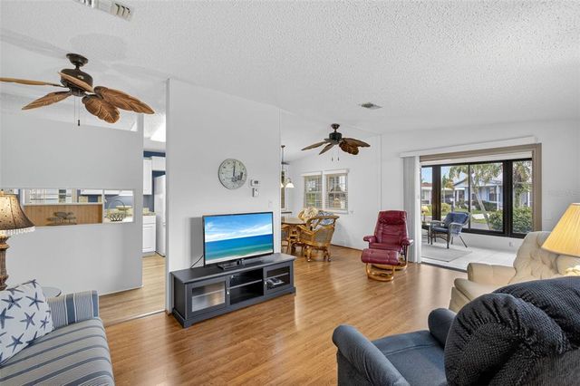 517 LA PLAYA CIRCLE, North Port, FL 34287