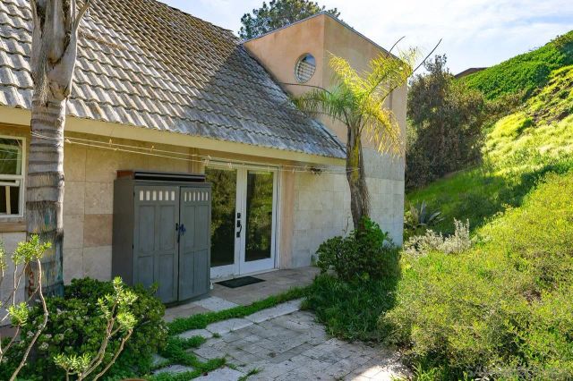 5628 Desert View Drive, La Jolla, CA 92037