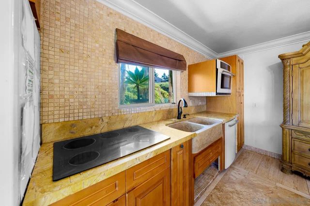 5628 Desert View Drive, La Jolla, CA 92037