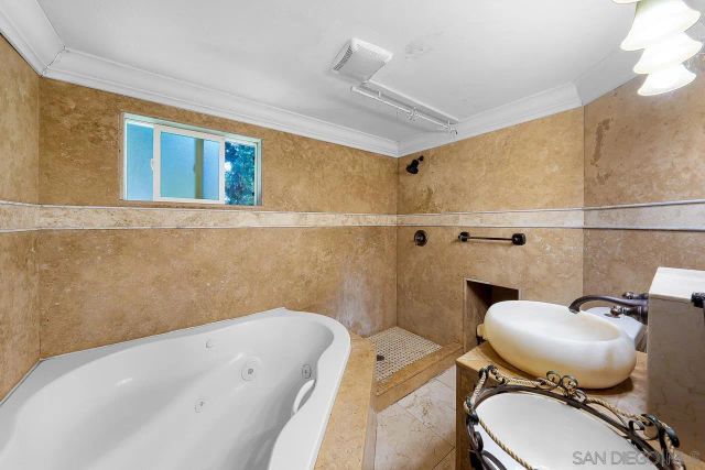 5628 Desert View Drive, La Jolla, CA 92037