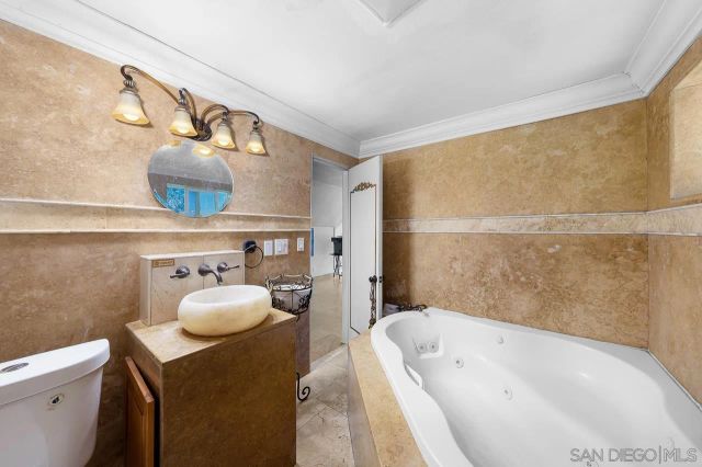 5628 Desert View Drive, La Jolla, CA 92037