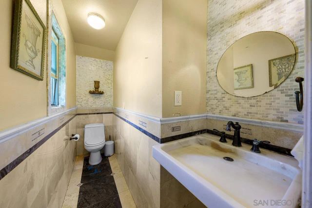 5628 Desert View Drive, La Jolla, CA 92037