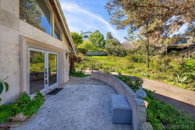 5628 Desert View Drive, La Jolla, CA 92037