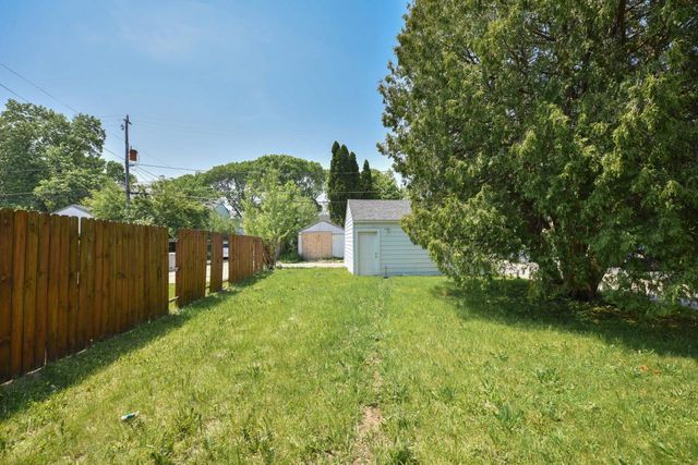 4757 N 21st STREET, Milwaukee, WI 53209