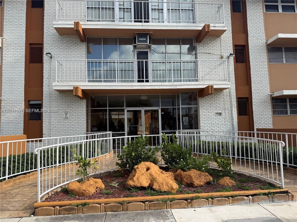 3881 W Flagler Street 315, Miami, FL 33134