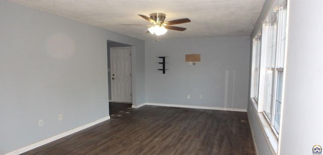 2625 NE 37th ST, Topeka, KS 66617