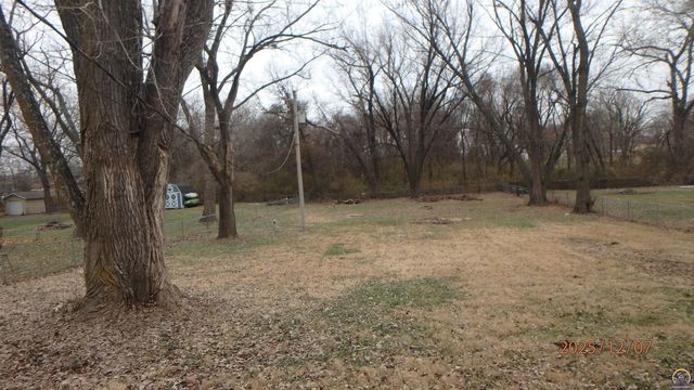 2625 NE 37th ST, Topeka, KS 66617