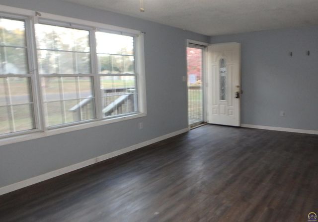 2625 NE 37th ST, Topeka, KS 66617