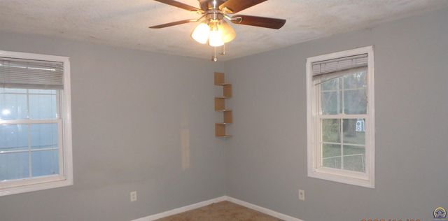 2625 NE 37th ST, Topeka, KS 66617