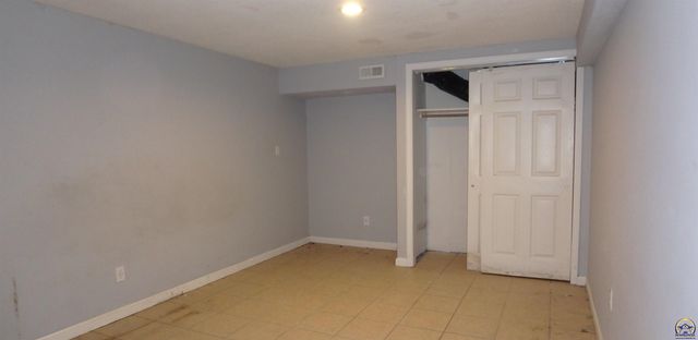 2625 NE 37th ST, Topeka, KS 66617