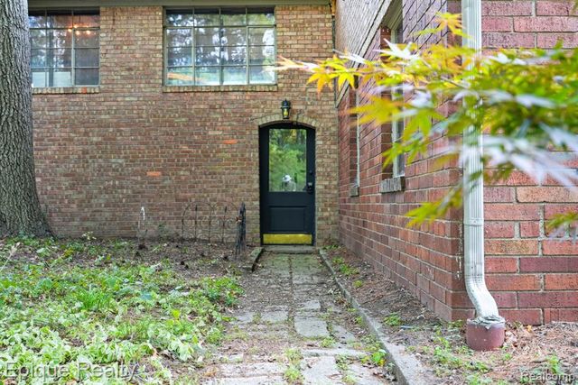 100 Lucy Road, Howell, MI 48843