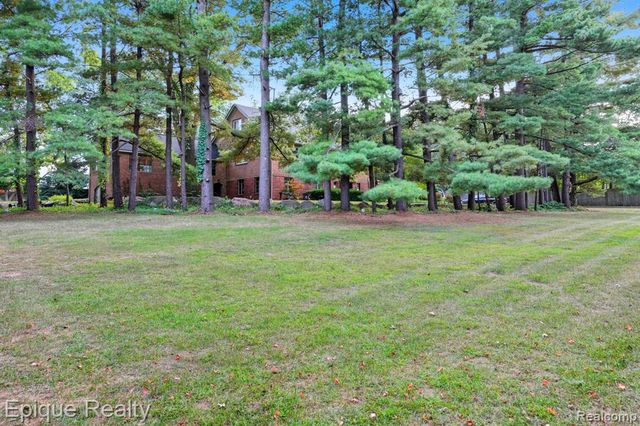 100 Lucy Road, Howell, MI 48843