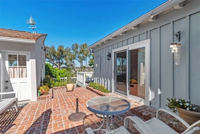 525 Hazel Drive, Corona Del Mar, CA 92625