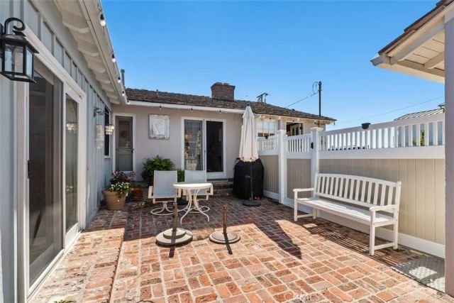 525 Hazel Drive, Corona Del Mar, CA 92625