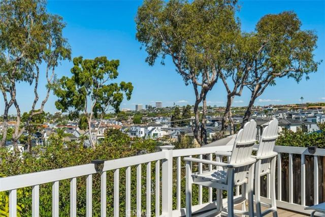 525 Hazel Drive, Corona Del Mar, CA 92625