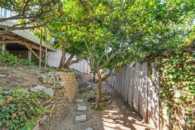 525 Hazel Drive, Corona Del Mar, CA 92625