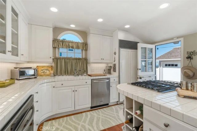 525 Hazel Drive, Corona Del Mar, CA 92625